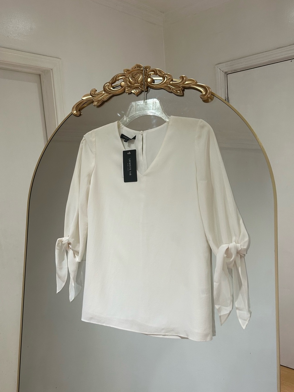 Lafayette 148 New York 100% Silk Cream V-Neck Tie-Sleeve Blouse, Size XS NWT